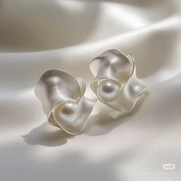 Twilight Murmur Earrings