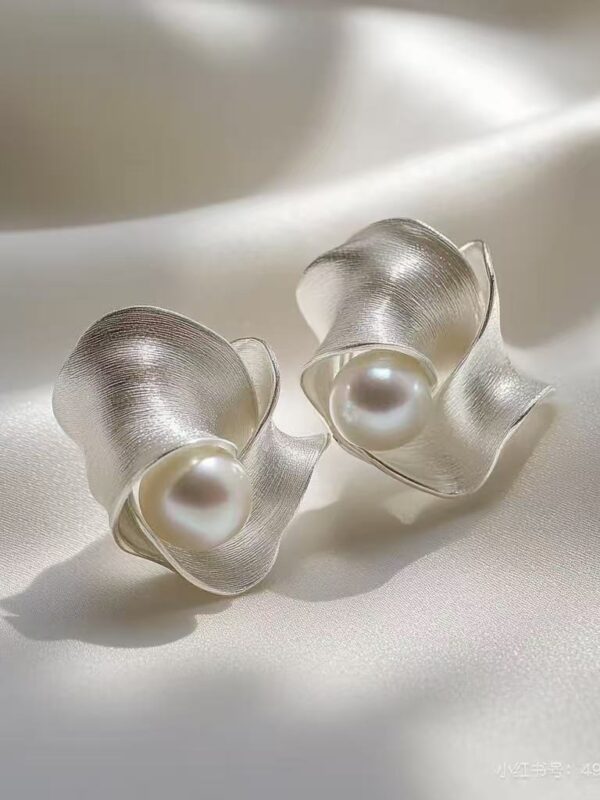 Twilight Murmur Earrings